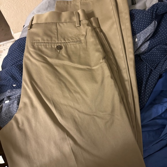 Dockers Khaki men’s pants 34 X 30. Excellent condition. - Picture 2 of 4
